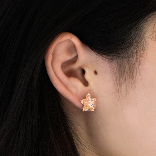 小さなお花のイヤリング - ショップ angjewellery ピアス・イヤリング