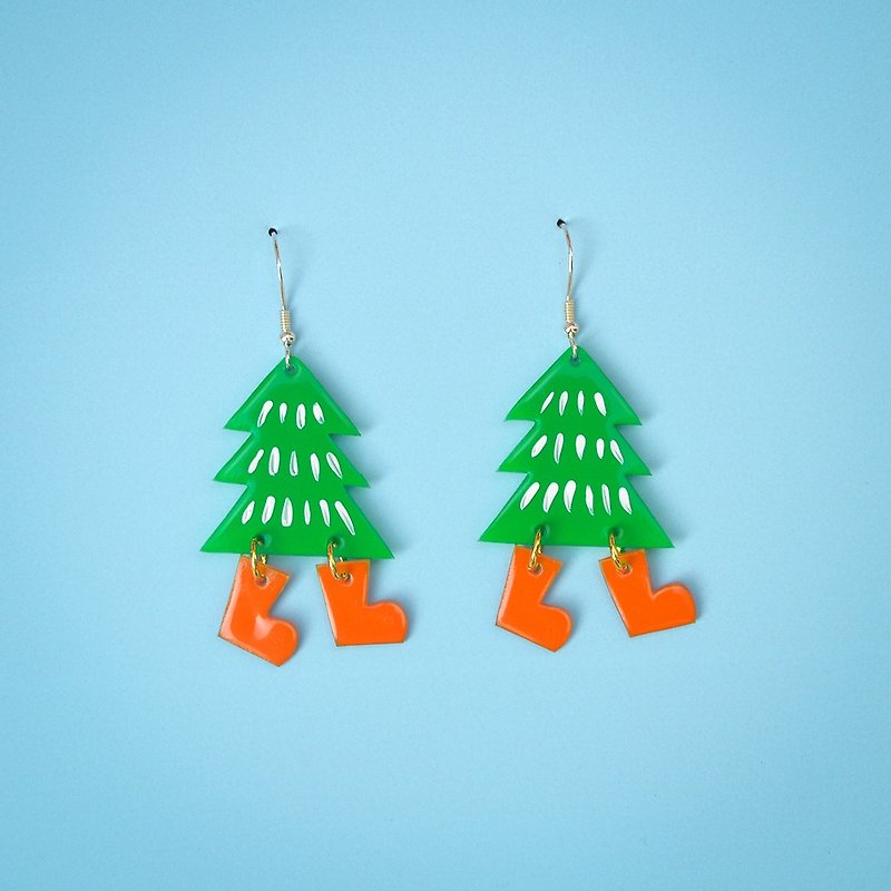 Playful little pine tree earrings cute hand painted ear clips - ต่างหู - เรซิน สีเขียว