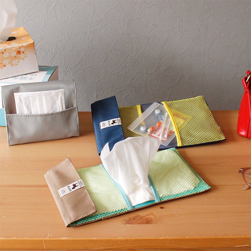 Antie Tissue and Mask Pouch Antie Tissue and Mask Pouch - อื่นๆ - ไฟเบอร์อื่นๆ สีน้ำเงิน