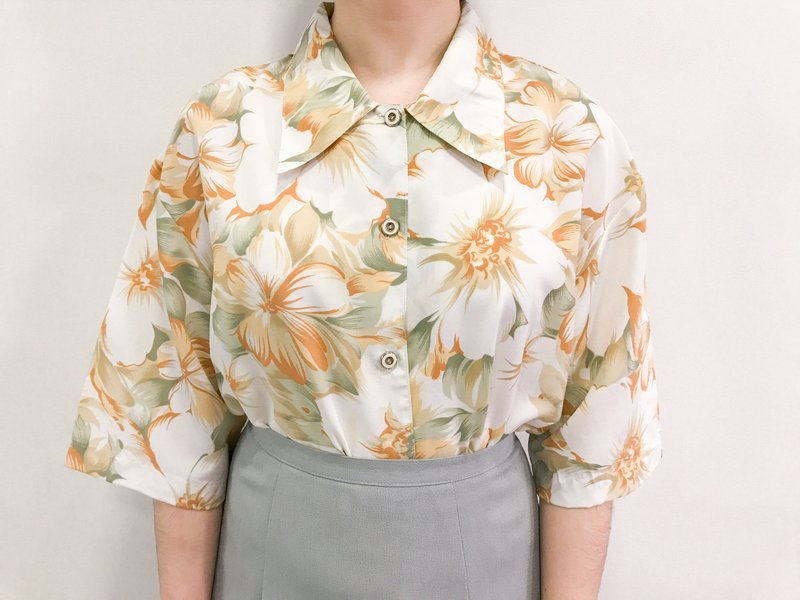 …｛DOTTORI :: TOP｝White Floral Short-Sleeved Shirt - Women's Shirts - Polyester White