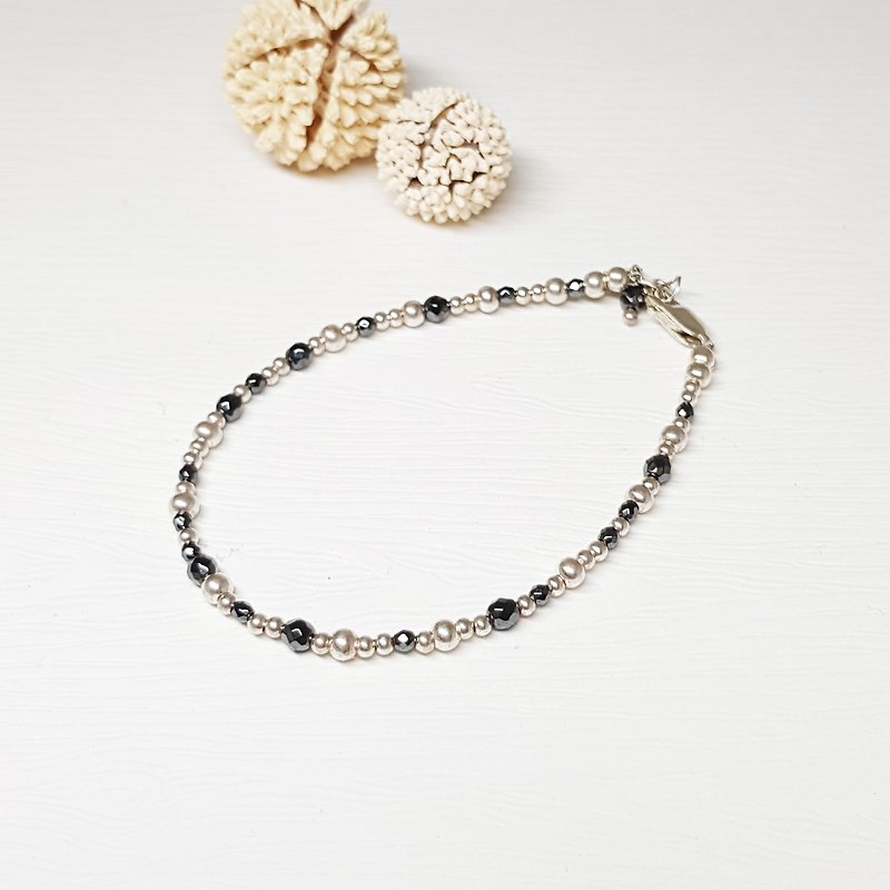 Black Stone/Hematite Sterling Silver Bracelet - สร้อยข้อมือ - เครื่องเพชรพลอย สีดำ