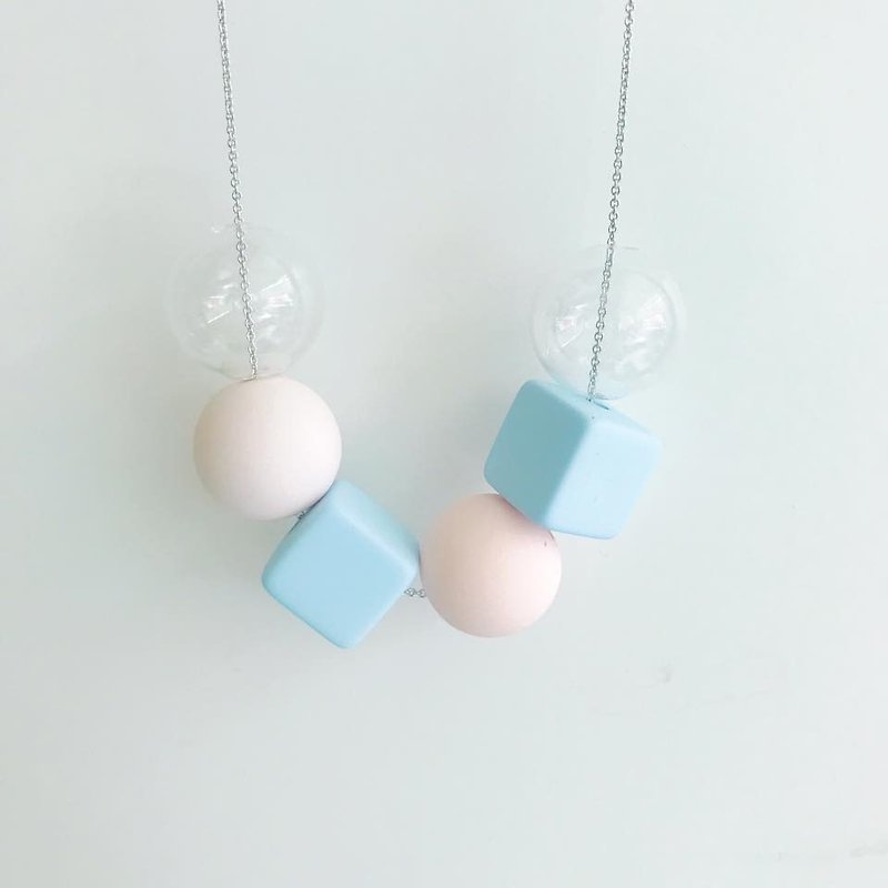 LaPerle early summer pink blue pink Christmas gift geometric glass beads bubble beads transparent necklace necklace necklace necklace birthday gift Plastic Ball Baby Pastel Pink Blue Necklace Christmas gift Xmas - สร้อยติดคอ - แก้ว สึชมพู