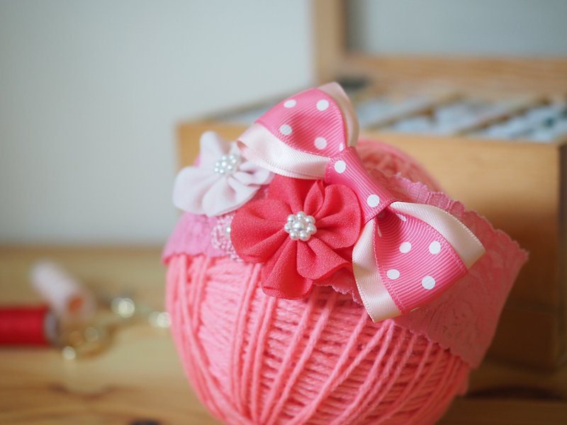 Unique handmade baby headband with ribbon bow and pink fabric flowers - หมวกเด็ก - ผ้าฝ้าย/ผ้าลินิน สึชมพู