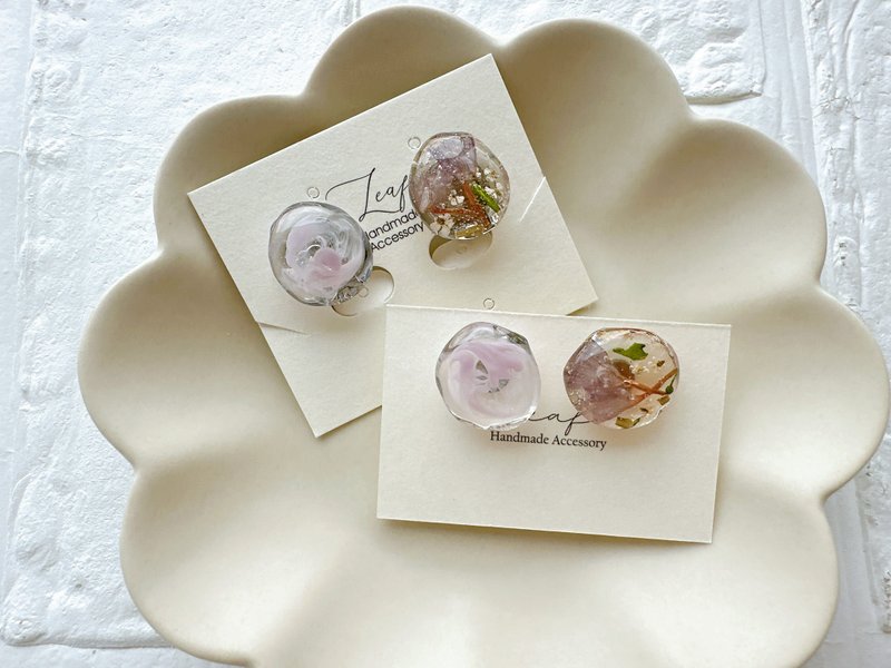 [New work] Slightly hand-painted flower earrings - lavender - Earrings & Clip-ons - Resin 