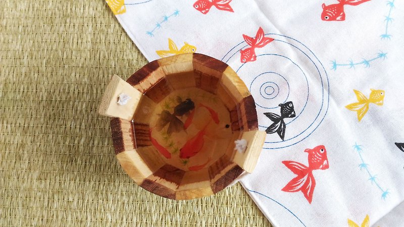 Realistic goldfish small wooden barrel decoration - ของวางตกแต่ง - ไม้ หลากหลายสี