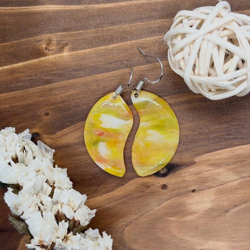Bottle Cap Regenerated Earrings - Yellow, White, Red Marbling ER004 - ต่างหู - พลาสติก 