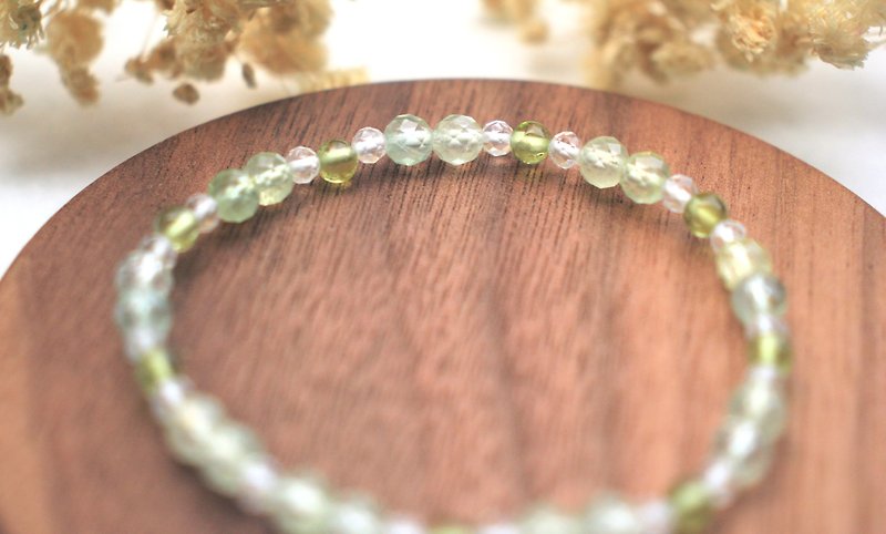 Stone bracelet | With Stone| White crystal | Gentle woods - สร้อยข้อมือ - คริสตัล สีเขียว