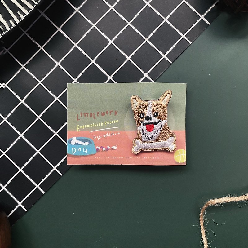 刺繍ワッペン ・ ピンバッジ  | 犬シリーズ | ほねコーギー | Littdlework - バッジ・ピンズ - 刺しゅう糸 多色