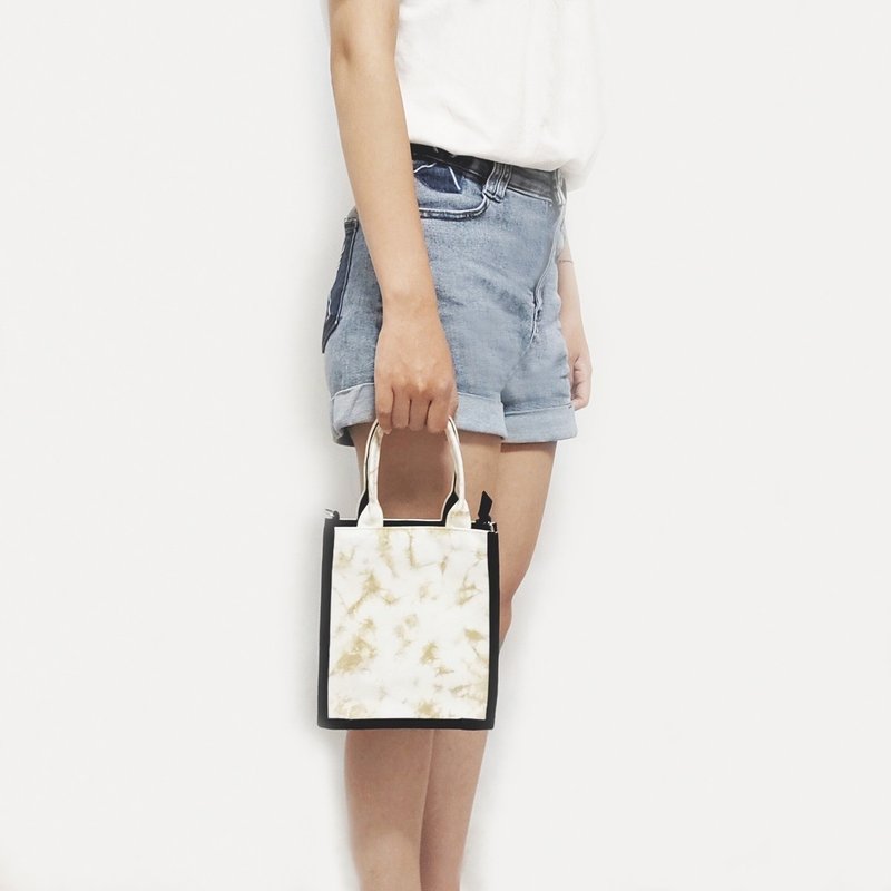 T.H.Ani 手工植物染托特包-散心 手機包 手提 手腕 斜背 肩背 - 其他 - 棉．麻 卡其色