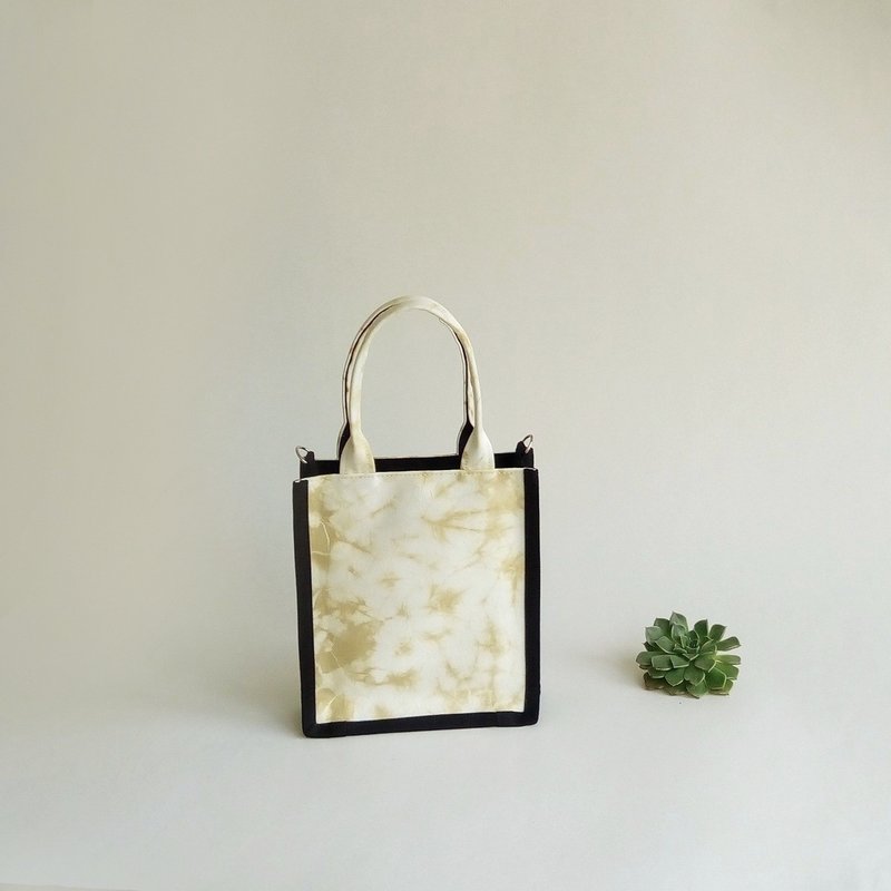 Handmade plant-dyed tote bag-Sanxin mobile phone bag handbag plant-dyed cultural and creative grass-dyed cross-body bag - กระเป๋าแมสเซนเจอร์ - ผ้าฝ้าย/ผ้าลินิน สีกากี