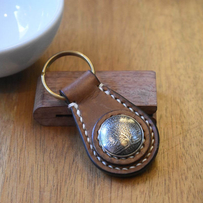 手工真幣扣鑰匙圈 生命樹  鑰匙圈 手工縫製  CarlosHuang阿卡 - 鑰匙圈/鎖匙扣 - 真皮 咖啡色