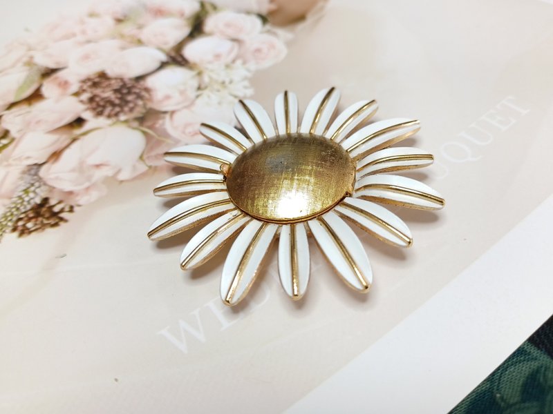 vintage jewelry AVON 固體香膏雛菊 胸針 別針 - 胸針 - 其他金屬 