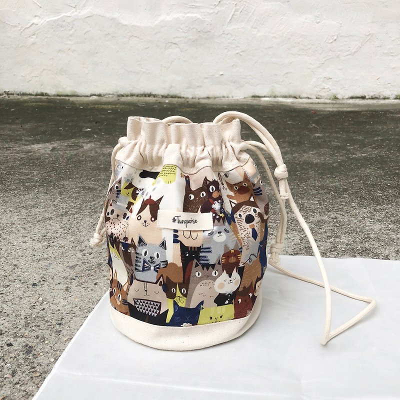 Bling cats / Japanese Cotton print / Shoulder bag  crossbodies  bucket bag - กระเป๋าแมสเซนเจอร์ - ผ้าฝ้าย/ผ้าลินิน 