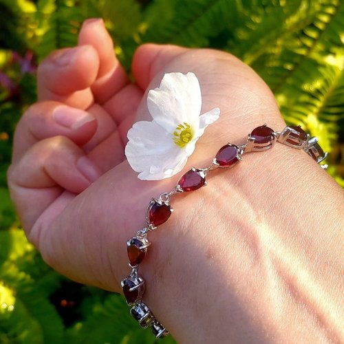 Garnet Beads Bracelet Genuine Garnet Stone Dark Red Color Real Stone  Natural Tex - Shop galaxyshop Bracelets - Pinkoi