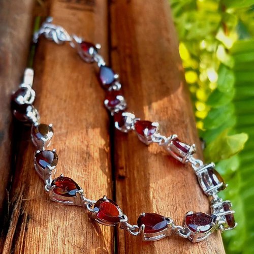 Garnet Beads Bracelet Genuine Garnet Stone Dark Red Color Real Stone  Natural Tex - Shop galaxyshop Bracelets - Pinkoi