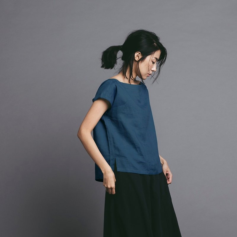 Skull collar shirt - Zhang Qing - เสื้อผู้หญิง - ผ้าฝ้าย/ผ้าลินิน สีน้ำเงิน