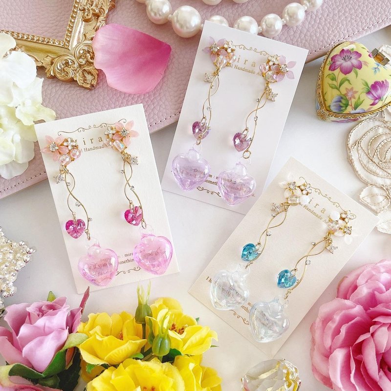 Two swaying heart earrings【Made in japan】【Handmade earring】 Shop