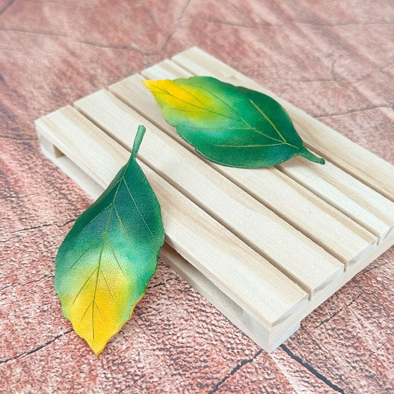 黃綠樹葉 別針 皮革植物系列 - 徽章/別針 - 真皮 綠色