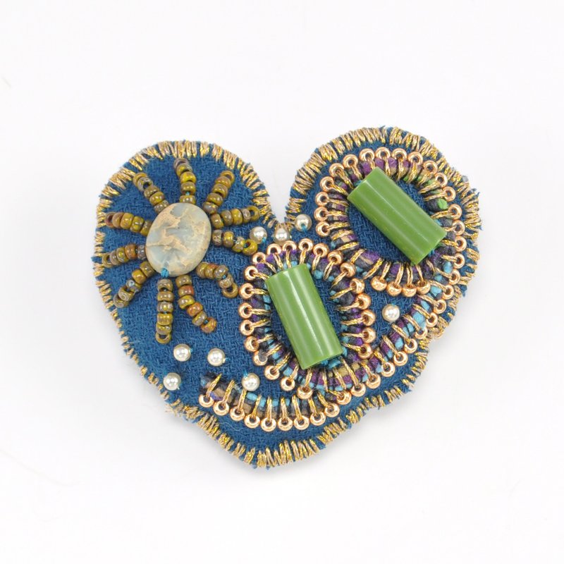 Heart shaped brooch, colorful brooch, embroidered statement brooch, green 4 - เข็มกลัด - ผ้าฝ้าย/ผ้าลินิน สีน้ำเงิน