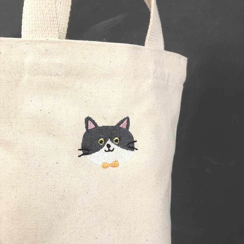 [Illustration Style] Embroidery-Benz Cat | Rice Webbing Handle Canvas Beverage Bag - Beverage Holders & Bags - Cotton & Hemp White