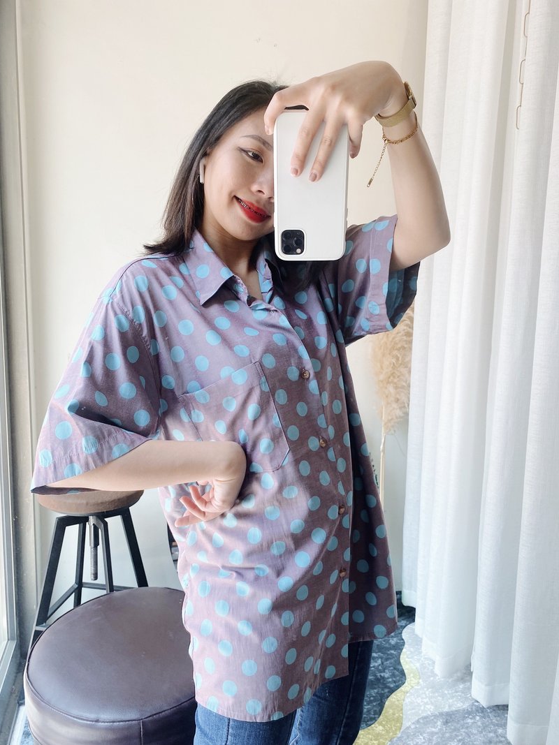 Lotus root purple sky and blue dots Yayoi Kusama sleepwalking in vintage thin ice silk shirt jacket vintage - เสื้อเชิ้ตผู้หญิง - ผ้าไหม สีม่วง
