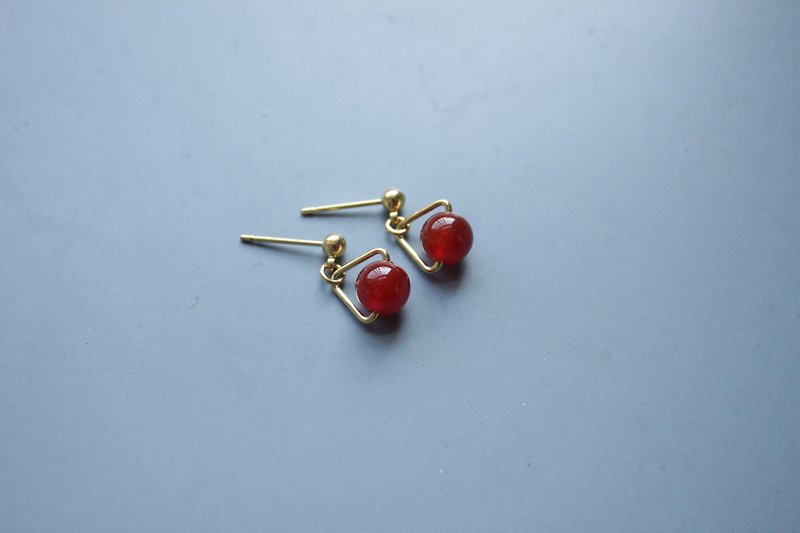 Triangle Scarlet - earrings pierced earrings clip-on earrings - ต่างหู - ทองแดงทองเหลือง สีแดง