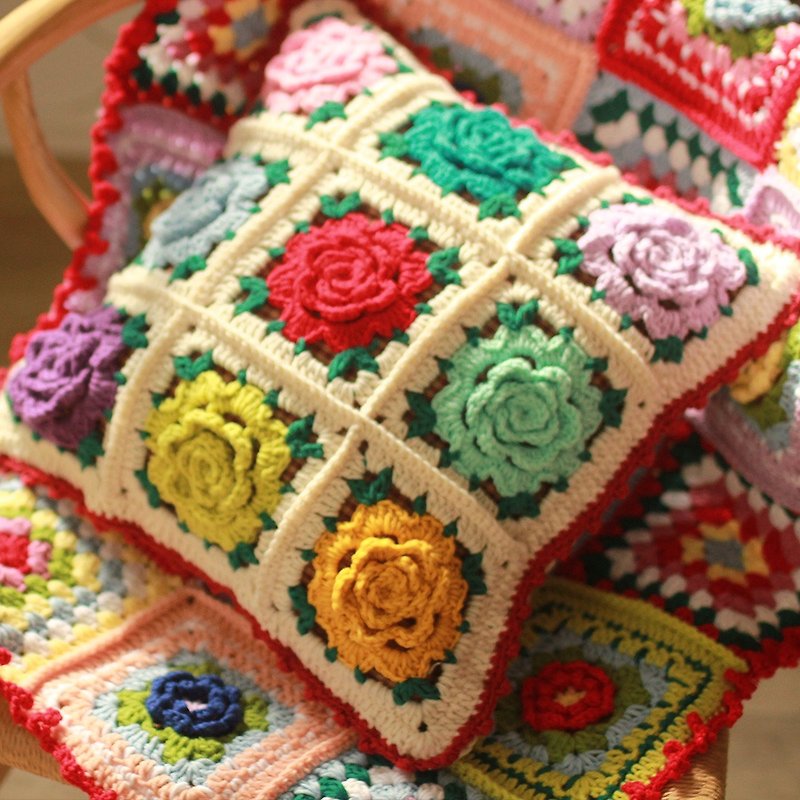 Chaoshan Gouhua Qiao girl retro forest pure handmade hand crochet three-dimensional flower retro red edge pillow - Pillows & Cushions - Cotton & Hemp 