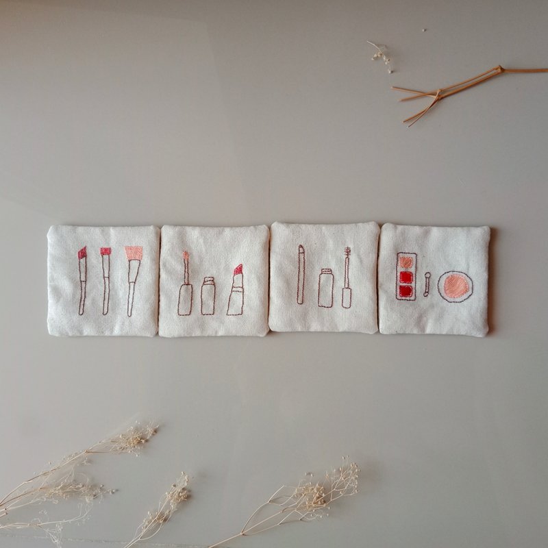 Makeup coaster set hand embroidered 4 PCS different. - 杯墊 - 棉．麻 白色