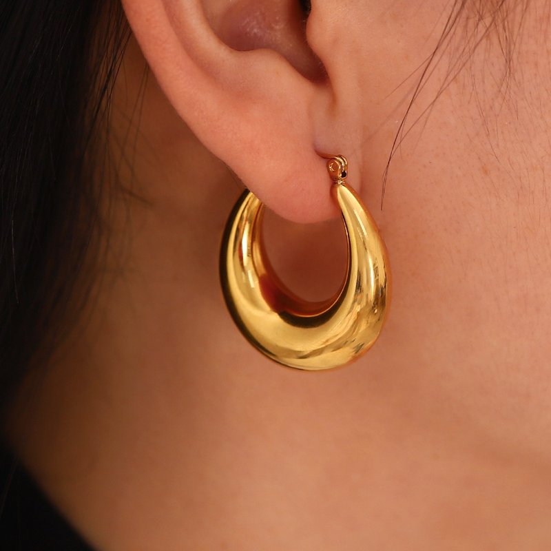 New product! ANJI 18K gold round hollow earrings top K gold plated European and American fashion Korean - Earrings & Clip-ons - Stainless Steel Yellow