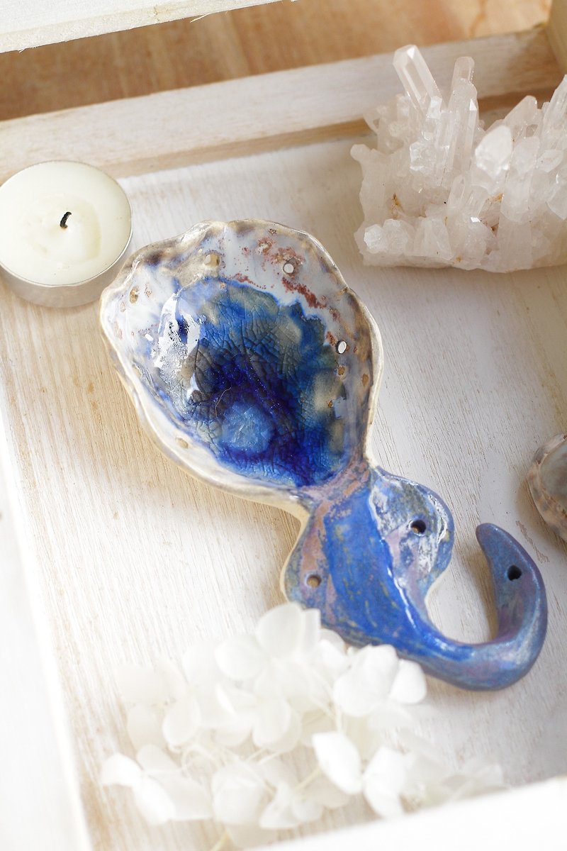 Purely handmade ceramic flower candle holder / pendant / tea bag tray 1 - เทียน/เชิงเทียน - ดินเผา สีน้ำเงิน