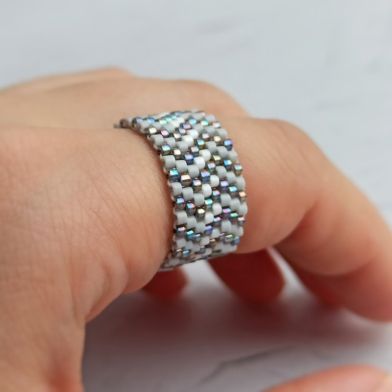 Wave bead ring Handmade jewelry Wide beaded ring Arrow flexible ring - แหวนทั่วไป - แก้ว สีเงิน