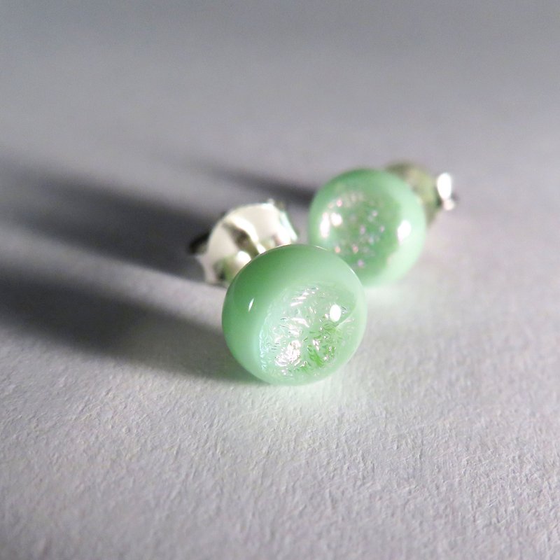 milk colored glaze pure silver ear pin / green (ear pin, Clip-On) - ต่างหู - แก้ว สีเขียว