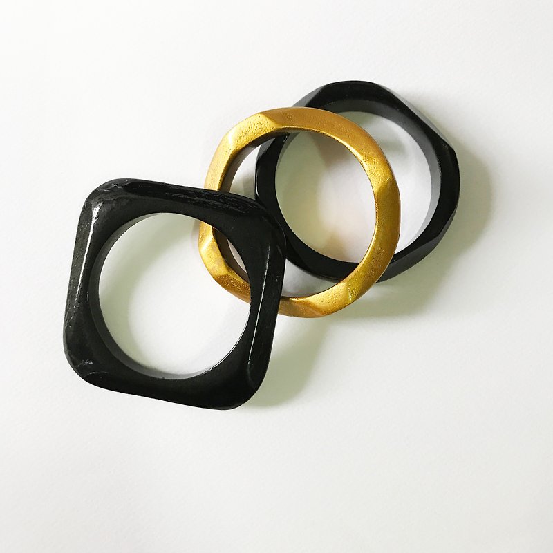 Wooden bracelet (gold & black) - สร้อยข้อมือ - ไม้ สีดำ