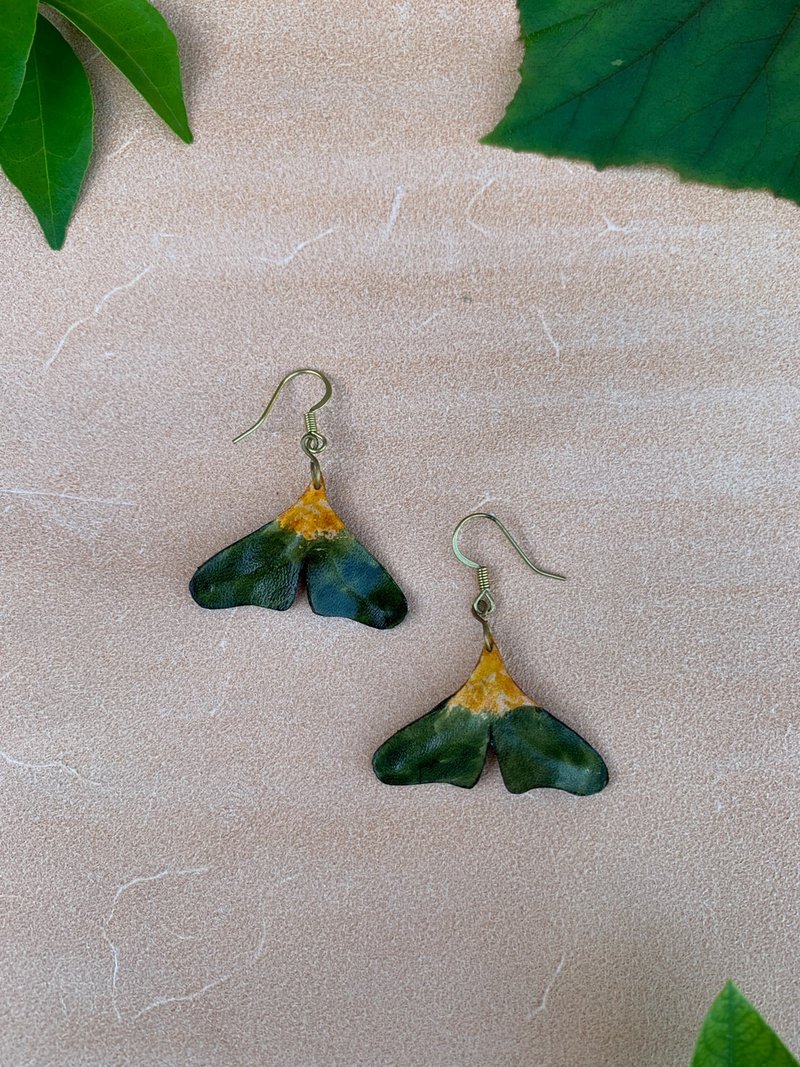 Ginkgo earrings (genuine leather, handmade ,lightweight, hypoallergenic , gift) - 耳環/耳夾/耳骨夾 - 真皮 多色