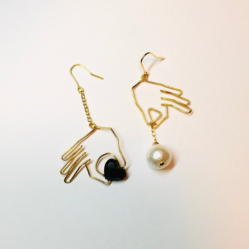 Pinch heart for both ears (black) Hanging cotton pearl - ต่างหู - ทองแดงทองเหลือง หลากหลายสี