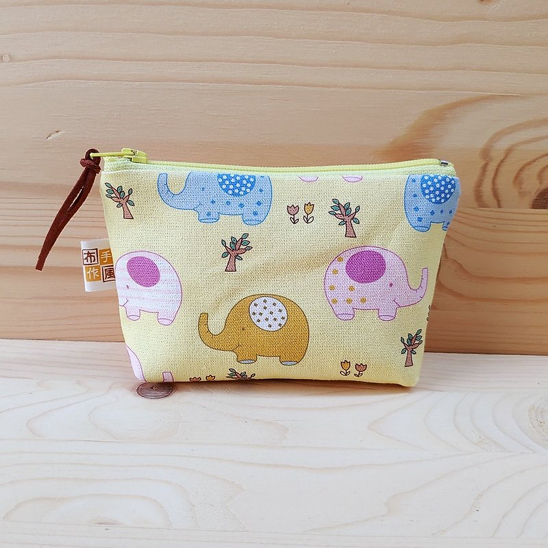 Cute baby elephant coin purse - กระเป๋าใส่เหรียญ - ผ้าฝ้าย/ผ้าลินิน สีเหลือง