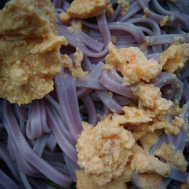蕃茄腰果奶粉紅醬紫心蕃薯麵 : 用一百種植物奶代替一種動物奶 - 攝影集 - 紙 紫色