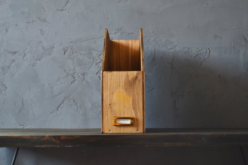 0310mito　日本産ひのきのブックスタンド　真鍮ネームプレートMsize - 本棚・ブックスタンド - 木製 ブラウン