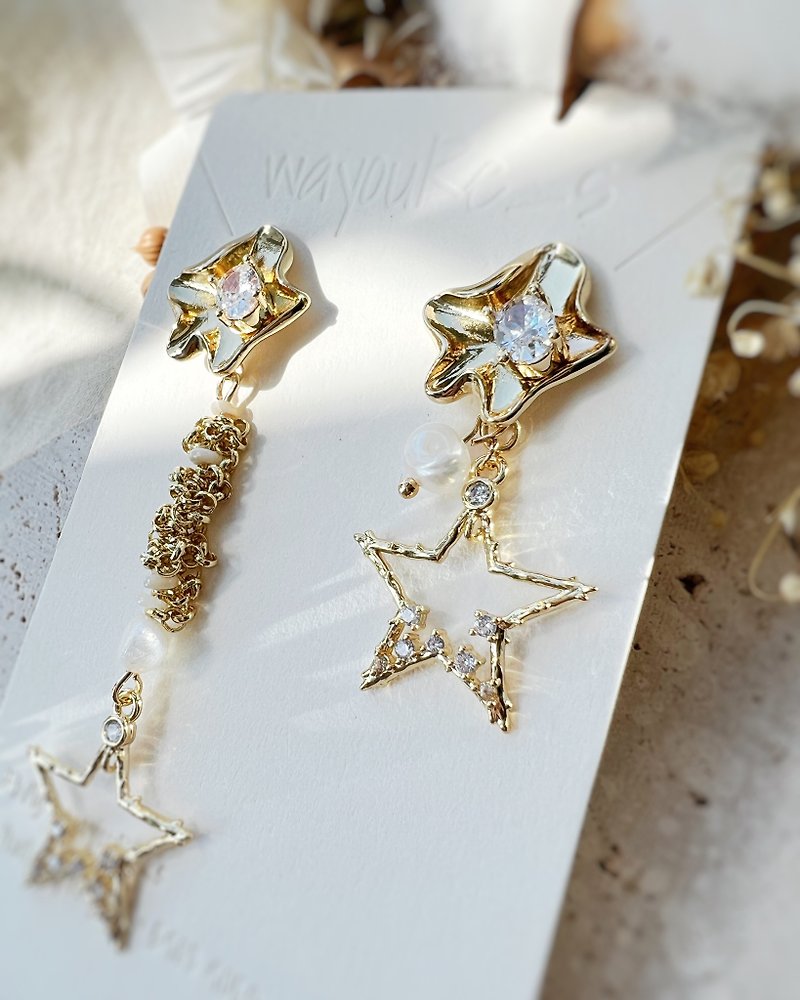 Irregular Star Pearl Earrings - ต่างหู - โลหะ สีทอง