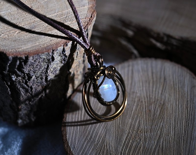 Moonstone Openwork Necklace Metal Woven Crystal Raw Mine Handmade Design - Necklaces - Gemstone 