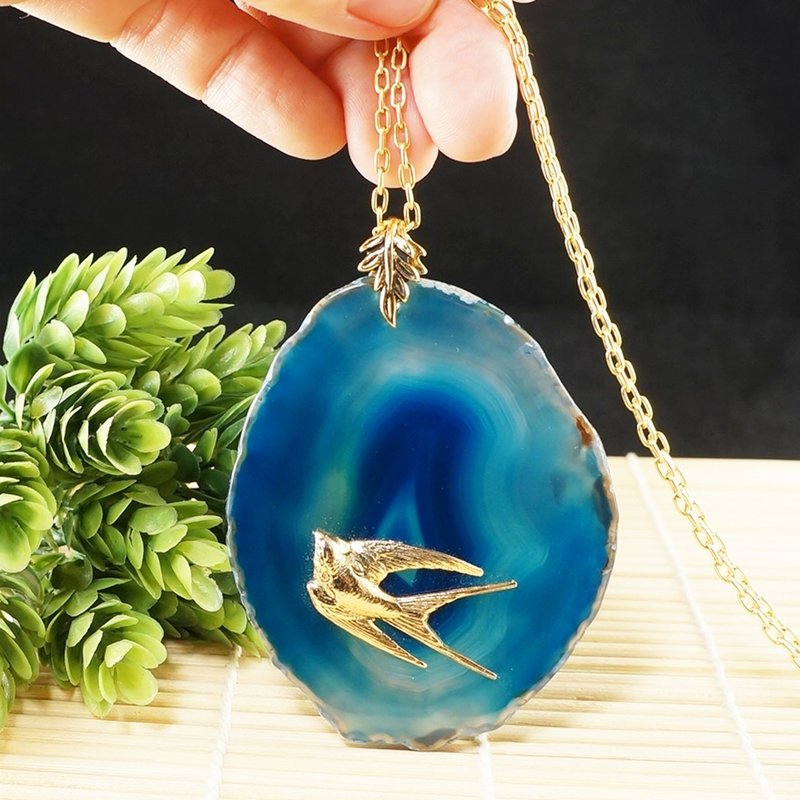 Blue Agate Slice Slab Swallow Swift Martlet Flying Bird Pendant Necklace Jewelry - 項鍊 - 半寶石 藍色