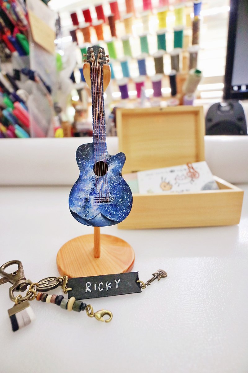 [Galaxy Guitar] Model pendant in the universe original picture texture collection musician gift - Items for Display - Waterproof Material Blue