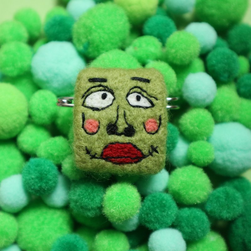 The upper lip is very thick green ugly brooch - Brooches - Wool Green
