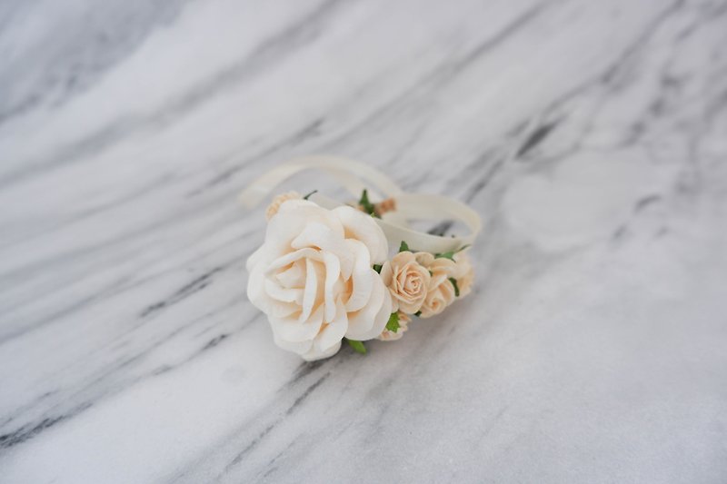 Wedding flower wrist corsage cream ivory - 胸花/手腕花 - 紙 白色