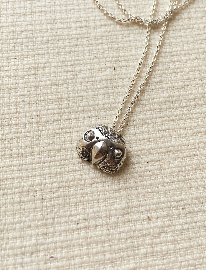 Petite Fille handmade silver small parrot gray parrot sterling silver pendant - Necklaces - Other Metals Silver
