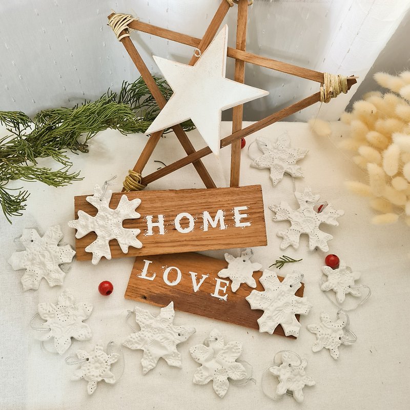 Christmas Ornaments- Set of 13 pieces | Rustic Wood Star- เครื่องประดับคริสต์มาส - ของวางตกแต่ง - ดินเหนียว ขาว