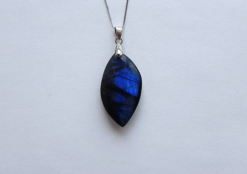 Gemstone Natural Ore Black Blu-ray Labradorite 925 Sterling Silver ‧ Necklace - Necklaces - Gemstone Blue