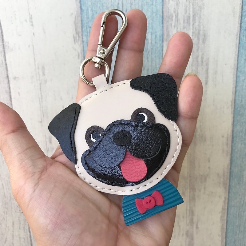 Healing small rice/black cute big head pug dog hand-stitched keychain small size - Keychains - Genuine Leather Black