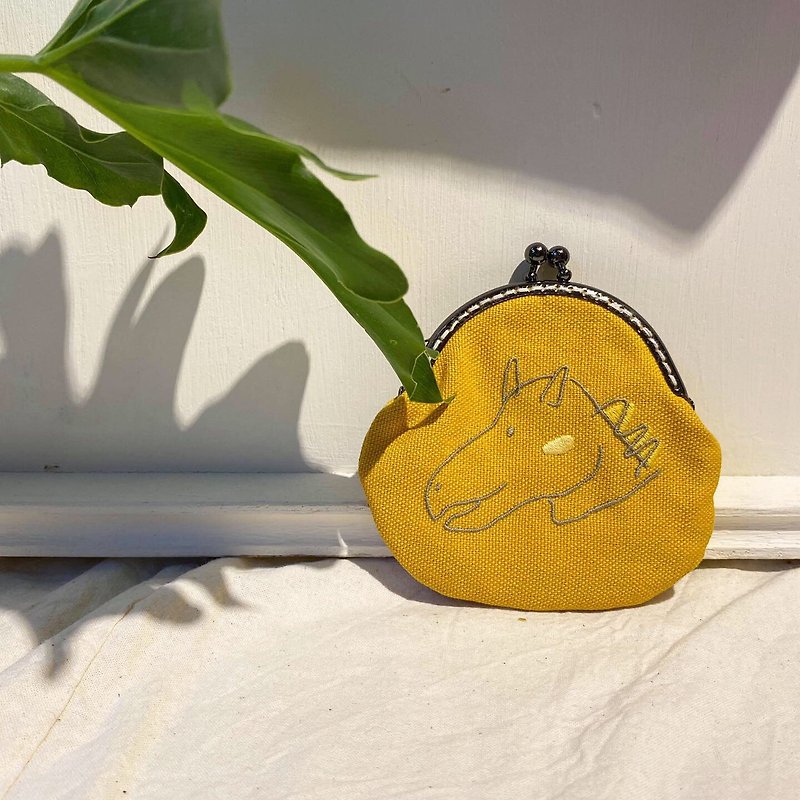 2020 limited edition-simple small dinosaur illustration handmade three-dimensional embroidered gold coin purse - กระเป๋าใส่เหรียญ - ผ้าฝ้าย/ผ้าลินิน สีเหลือง