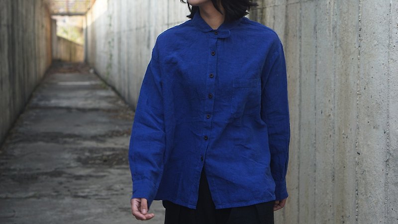 Sheer Linen Shawl Collar Oversized Shirt - เสื้อเชิ้ตผู้หญิง - ผ้าฝ้าย/ผ้าลินิน สีน้ำเงิน